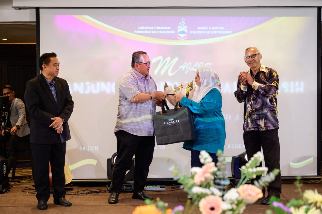 Majlis Sanjungan Budi Lambaian Kasih Sempena Persaraan Puan Fatimah Mohd. Asri
