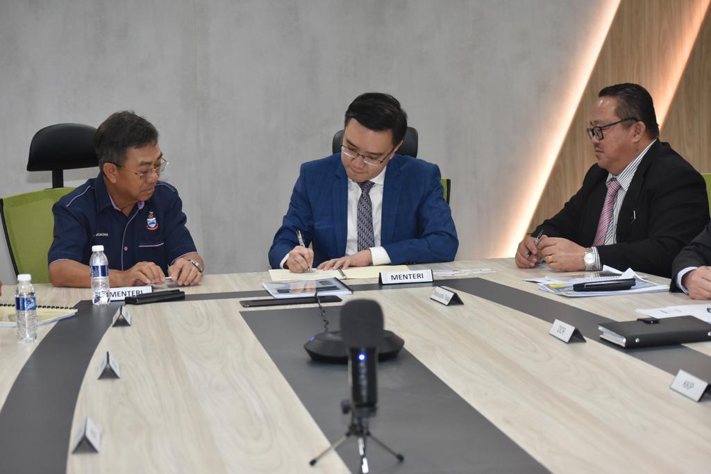 Majlis Serah Tugas Menteri Pembangunan Perindustrian