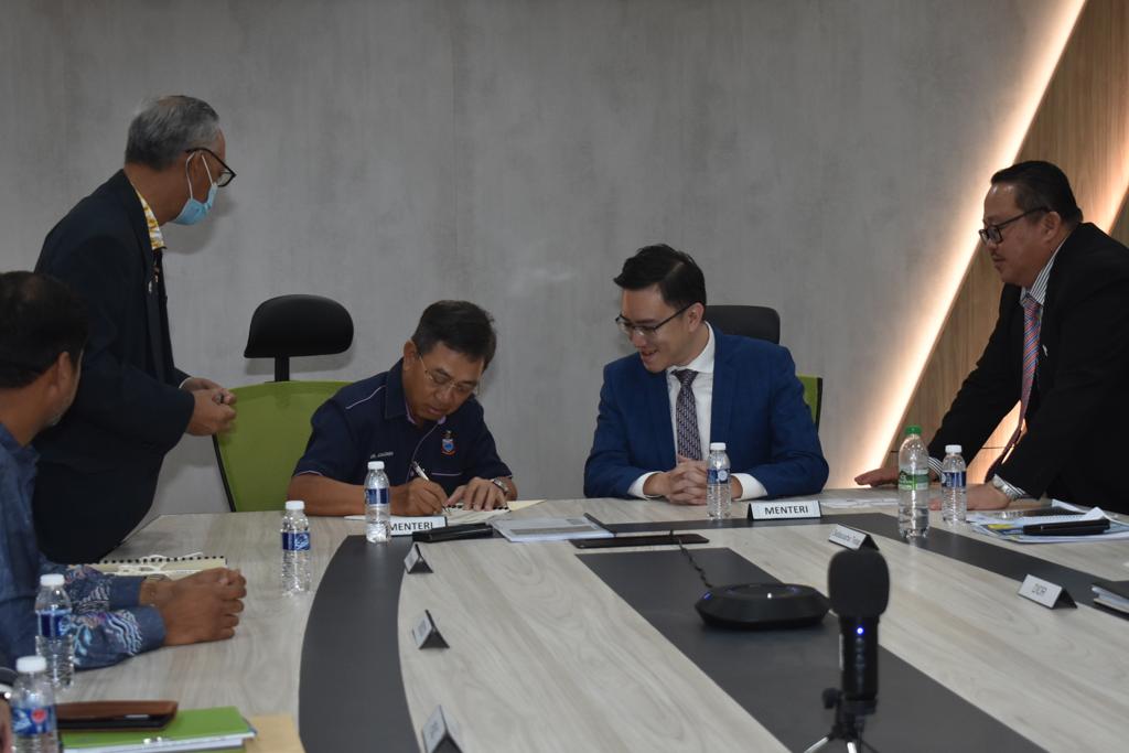 Majlis Serah Tugas Menteri Pembangunan Perindustrian